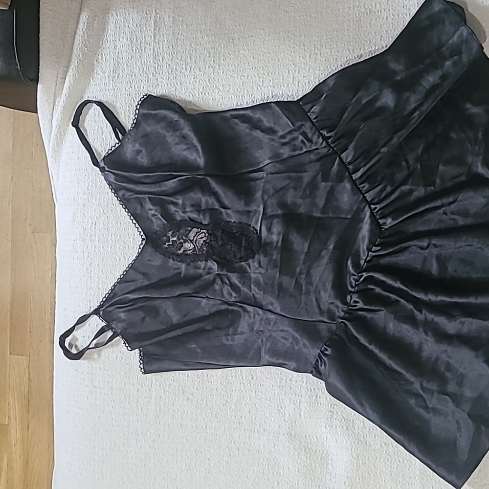 Vintage Victoria's Secret size large black ballerina style chemise